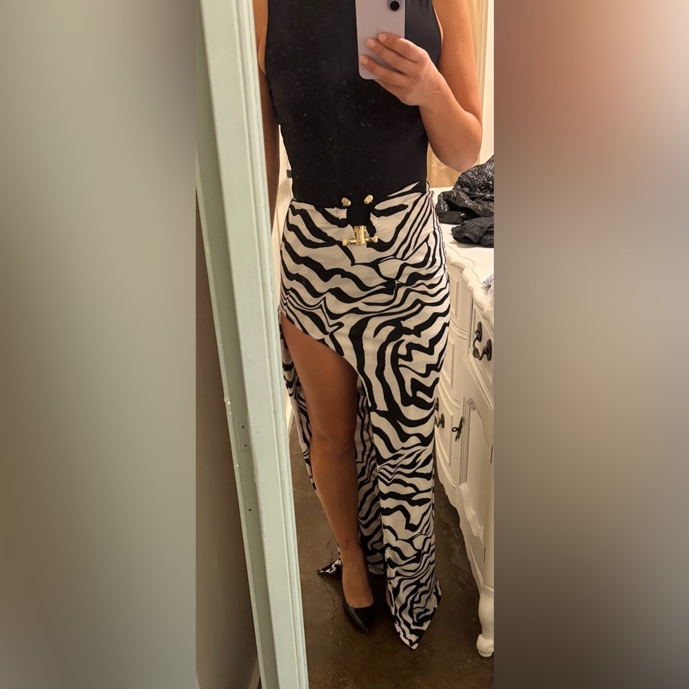 AKIRA Black and White Asymmetrical Zebra Skirt